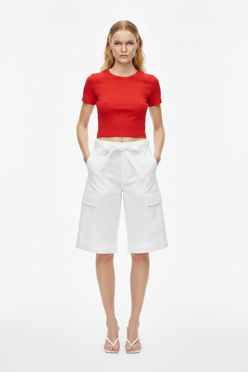 Bermuda cargo blanca algodón Pima mujer crop top rojo vista frontal banda anudada bolsillos — The Gia Street