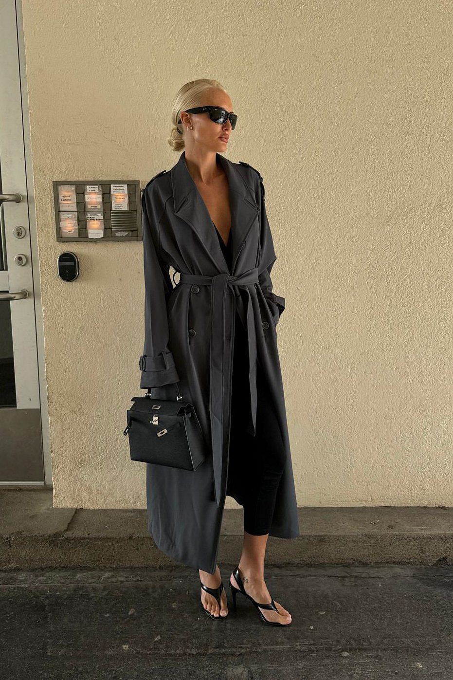 Gabardina NA-KD gris