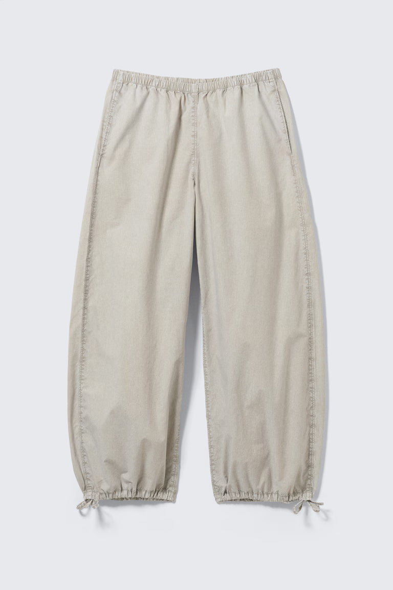 pantalon color  topo claro  babucha