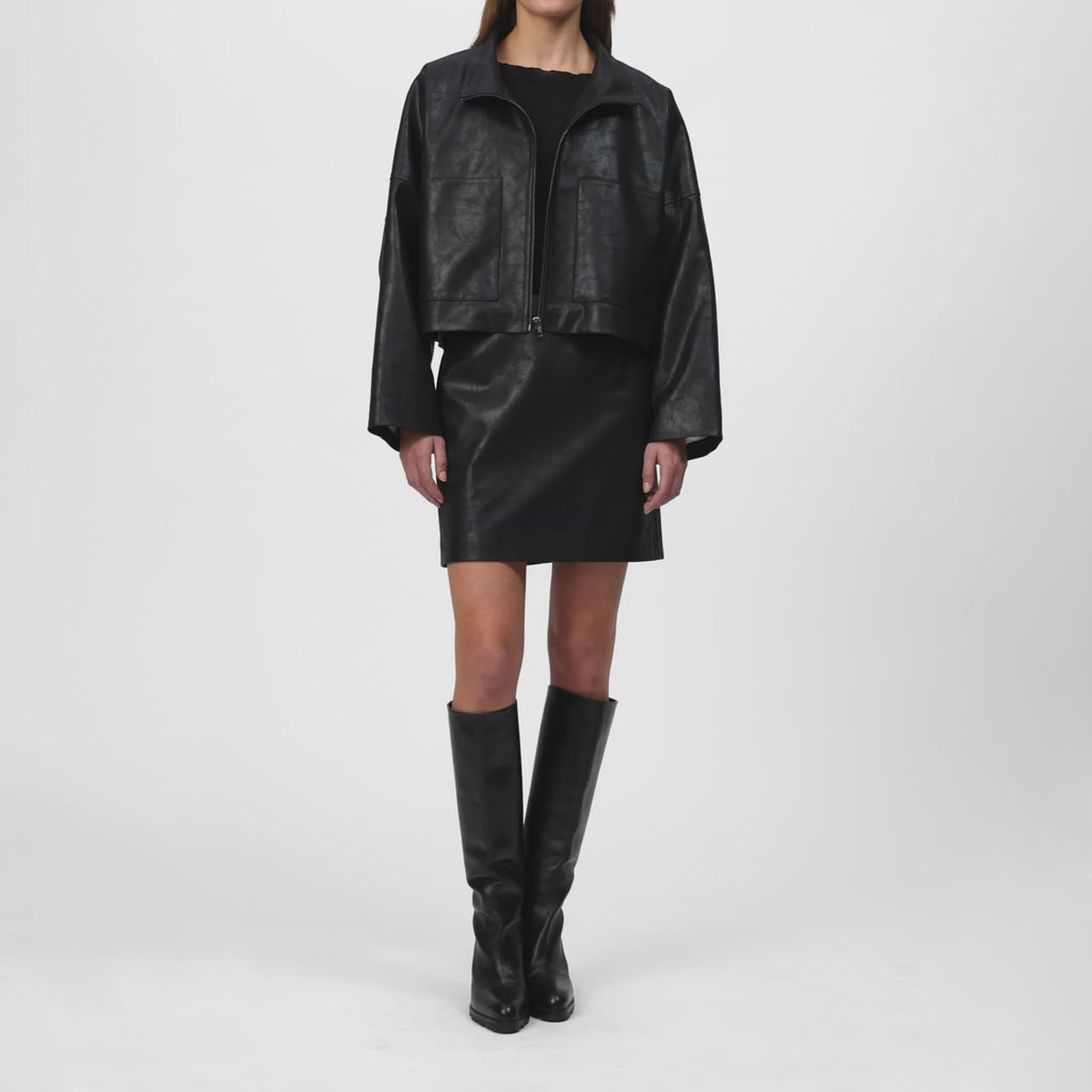 Chaqueta Etérea efecto piel negra