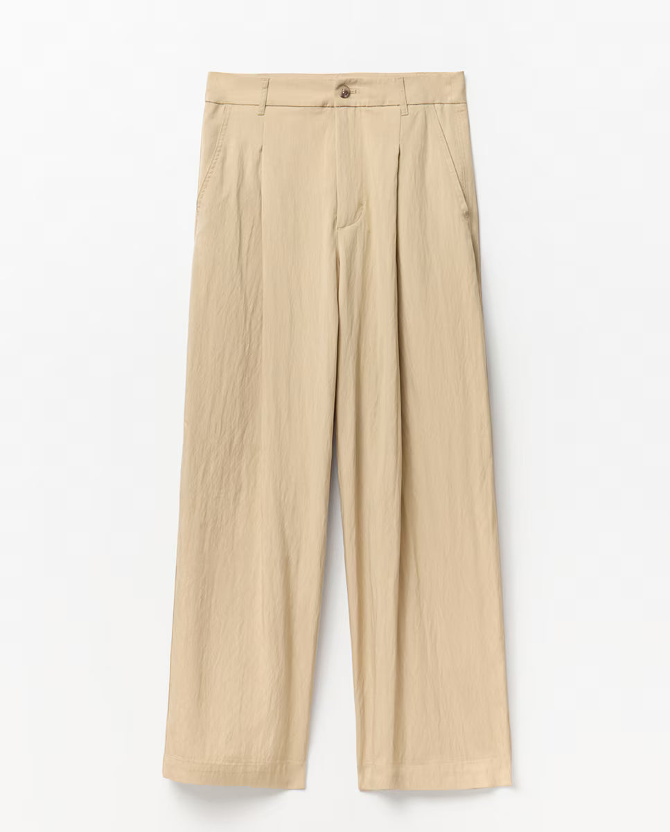 Pantalón con Pinzas Beige